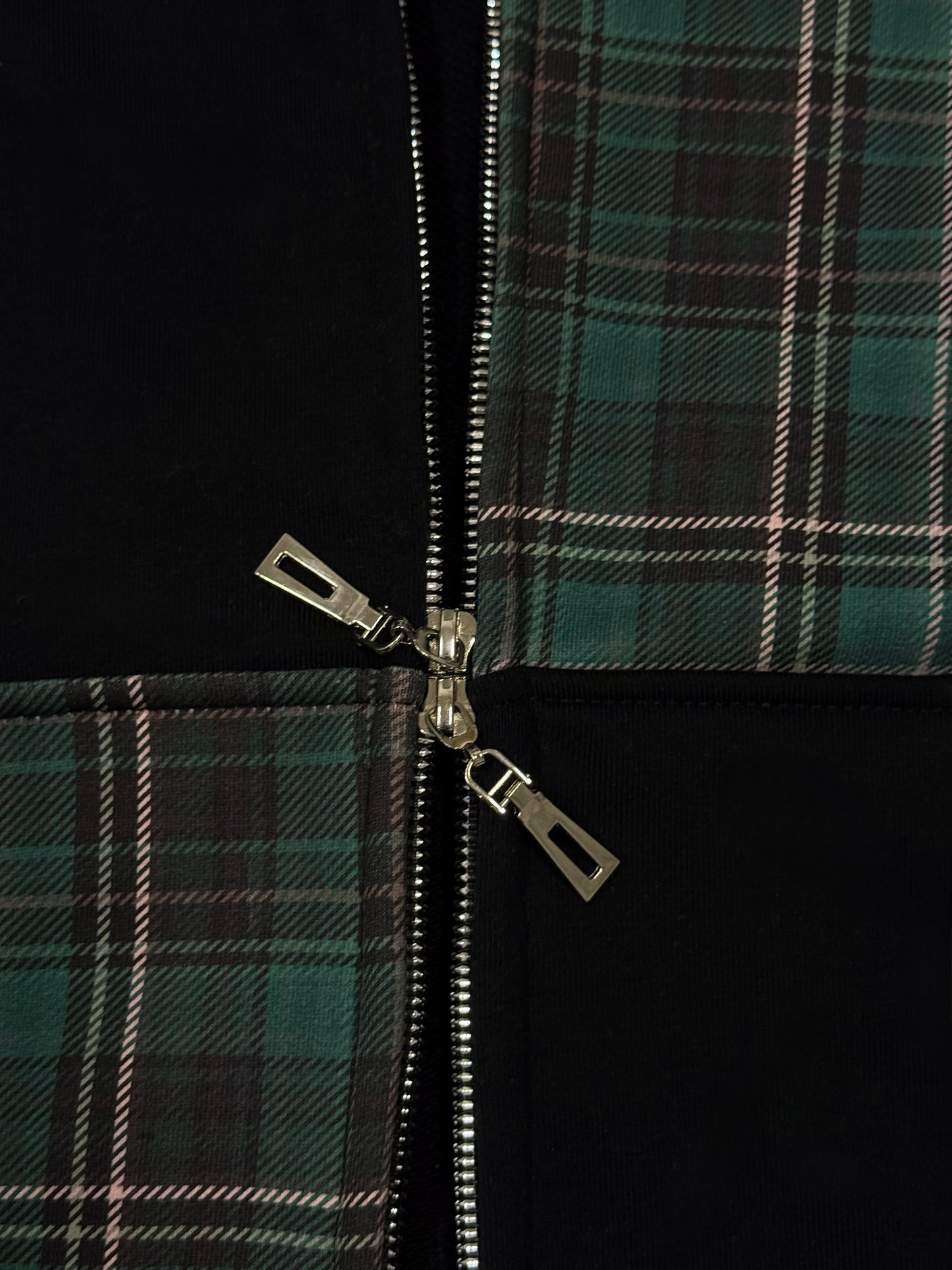 Assymetric zip hoodie green/black