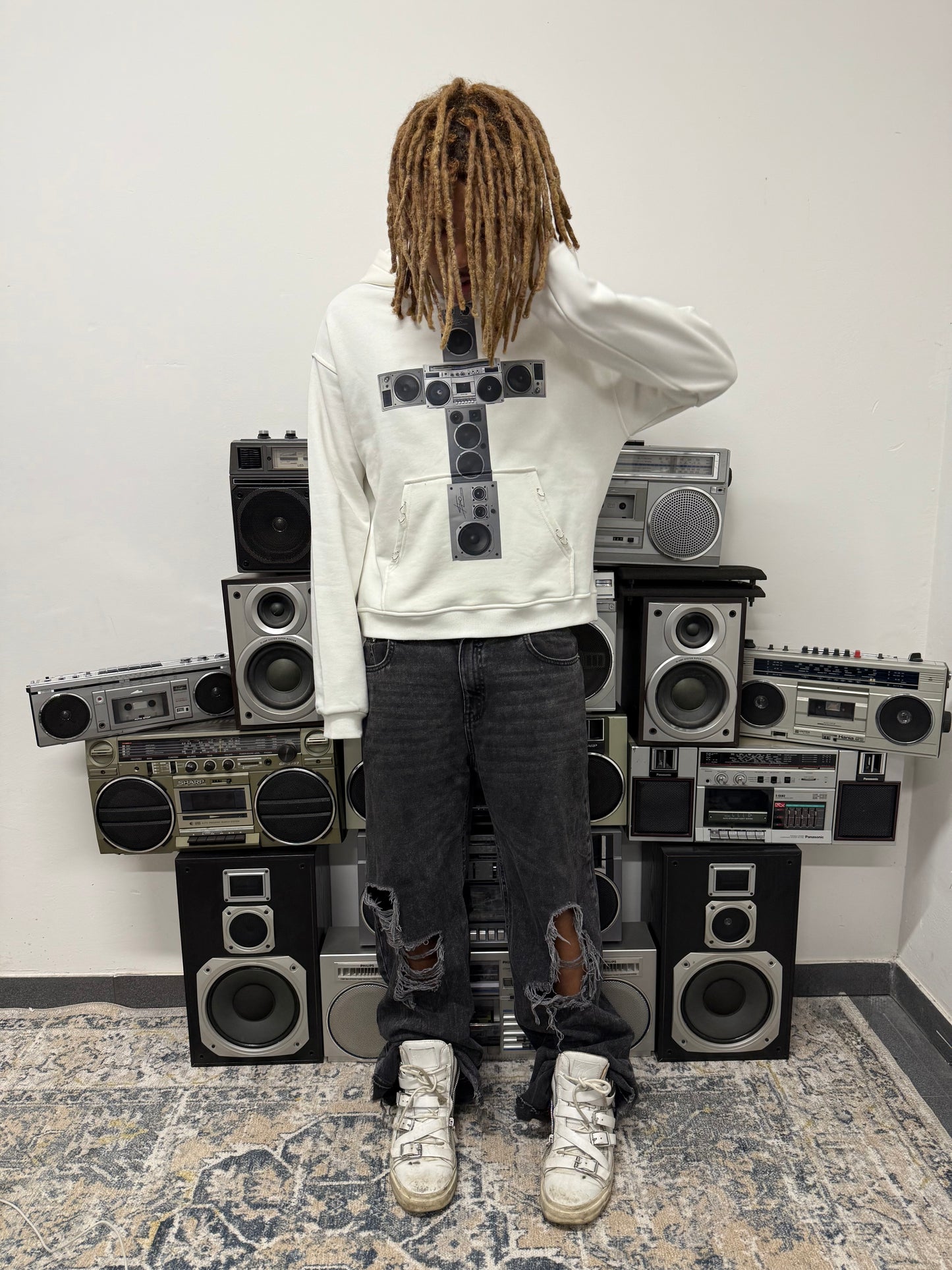 crosspeaker pierced hoodie white